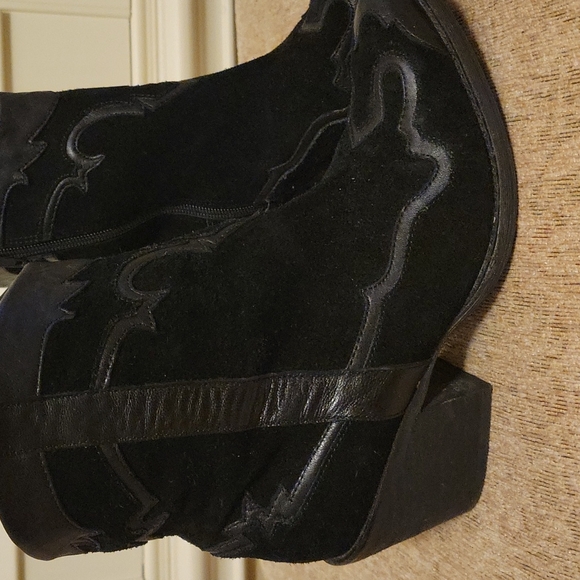 "Reba" Boot Shoes Suede and Leather Size 6 1/2 Worn Twice ! Cute 🥰 ! Black - Picture 3 of 6